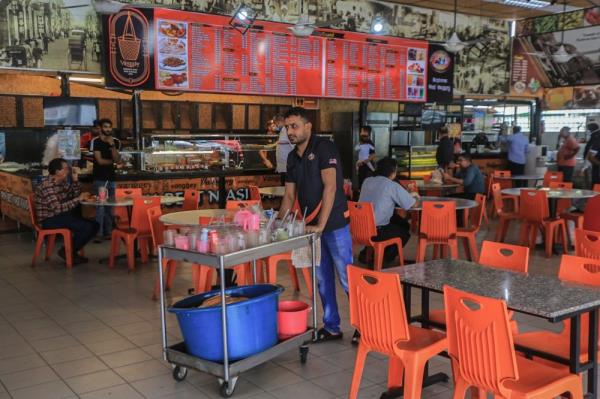 HR minister: Freeze on foreign workers’ quota still active 