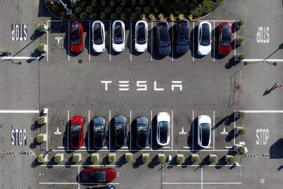 The US Department of Justice has expanded its inquiry into Tesla’s business practices to include how far its vehicles can travel on a full charge and look at benefits to high-ranking executives.
