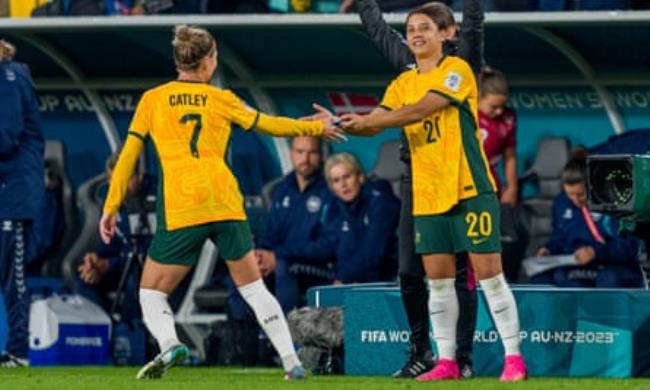 Sam Kerr receives the captain arm band from Steph Catley before coming on