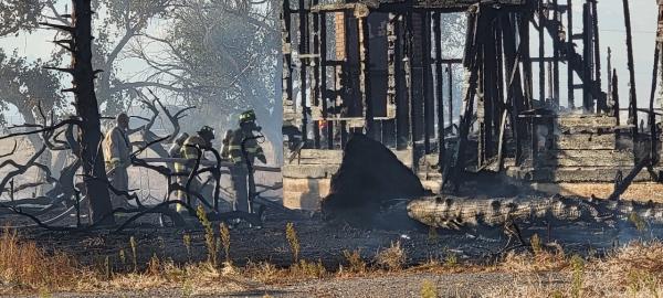 structure fire and grassland fire_Sable Altura Fire