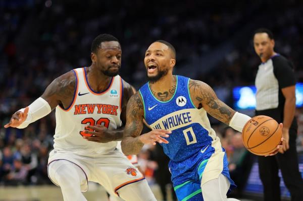 Damian Lillard, who scored 28 points, drives past Julius Randle during the Knicks' loss.