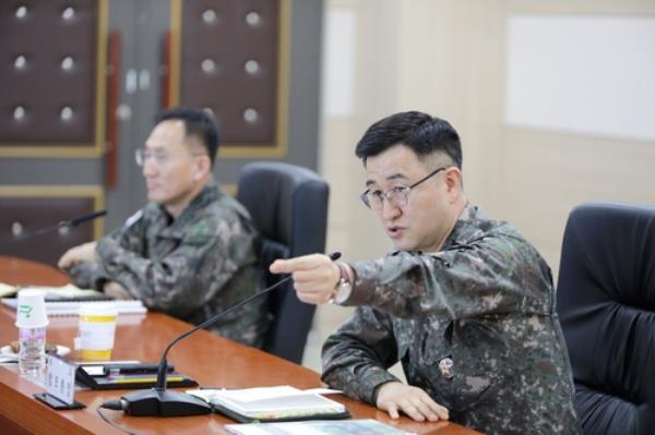 This photo, provided by the Army, shows Army Chief of Staff Gen. Park An-su (R) presiding over a meeting of top commanders at the Ground Operations Command in Yongin, just south of Seoul, on Dec. 14, 2023. (PHOTO NOT FOR SALE) (Yonhap)