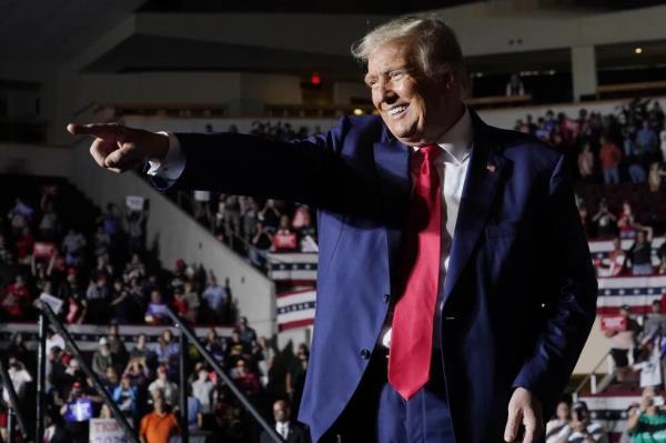 Trumps campaign finances are strained as legal peril mounts