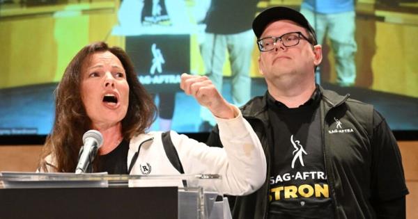 Fran Drescher & Duncan Crabtree-Ireland reveal the negotiation strategies behind deal.