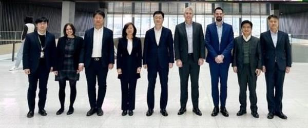 This photo provided by HD Hyundai Heavy Industries Co. on Feb. 21, 2024, shows officials of HD Hyundai Heavy and Babcock posing for the camera during a meeting at the former's research and development center in Seongnam, south of Seoul. (PHOTO NOT FOR SALE) (Yonhap)