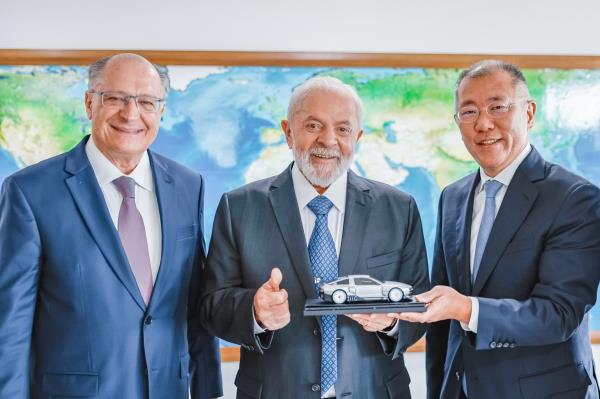 This photo provided by Hyundai Motor Group shows Brazilian President Luiz Inacio Lula da Silva (C), Vice President Geraldo Alckmin (L) and Euisun Chung, chairman of Hyundai Motor Group, posing for a photo after holding a meeting at Lula's office in Brasilia on Feb. 22, 2024. (PHOTO NOT FOR SALE)