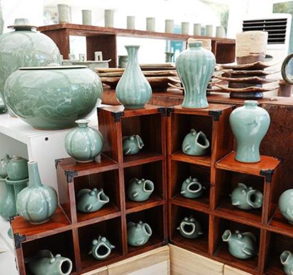 This photo provided by the Gangjin municipality shows Goryeo celadon crafted in Gangjin, 326 kilometers south of Seoul. (PHOTO NOT FOR SALE) (Yonhap)