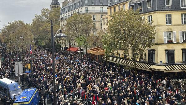 More than 180,000 people across France march against soaring antisemitism