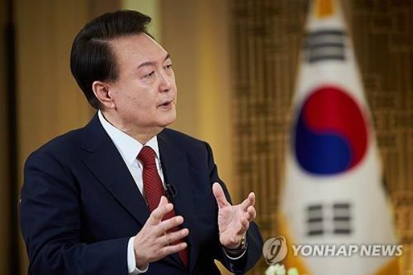 President Yoon Suk Yeol speaks in an interview with KBS at the presidential office in Seoul on Feb. 4, 2024, in this photo released by his office. (PHOTO NOT FOR SALE) (Yonhap)