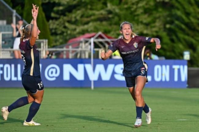 North Carolina midfielder Frankie Tagliaferri, right, is among the players to have stepped up while the Courage have played on despite six players absent for World Cup duties.
