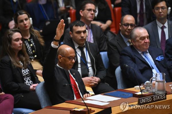 This AFP photo shows U.S. Deputy Ambassador to the United Nations Robert Wood voting against a resolution allowing Palestinian U.N. membership at the United Nations headquarters in New York, on April 18, 2024, during a United Nations Security Council meeting on the situation in the Middle East. (PHOTO NOT FOR SALE) (Yonhap)