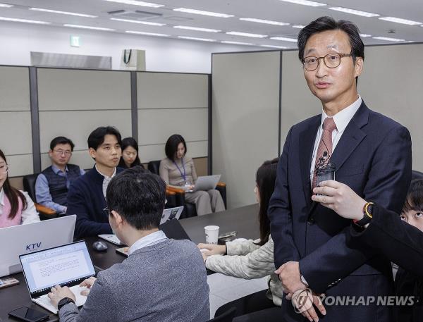 In this file photo, Lee Tae-woo (R) speaks during a brief press availability at the foreign ministry building in Seoul on March 5, 2024, after he was named the chief negotiator for the defense cost sharing talks with the United States. (Yonhap)