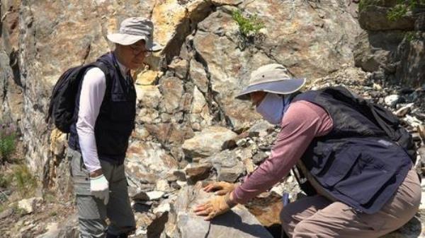 Researchers investigate a lithium deposit in eastern Kazakhstan in this photo provided by the Korea Institute of Geoscience and Mineral Resources on March 5, 2024. (PHOTO NOT FOR SALE) (Yonhap)
