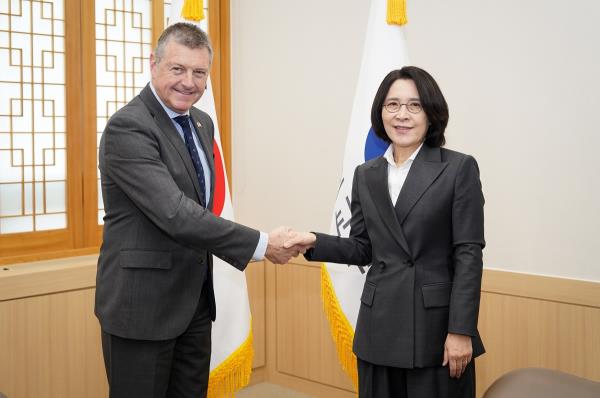 Second Vice Foreign Minister Kang In-sun (R) poses for a photo with her Canadian counterpart, Rob Stewart, before their talks in Seoul on April 24, 2024, in this photo provided by the ministry. (PHOTO NOT FOR SALE) (Yonhap)