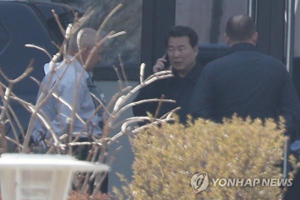 This April 22, 2019, file photo shows North Korean Vice Foreign Minister Im Chon-il (C) in the Russian city of Vladivostok. (Yonhap)