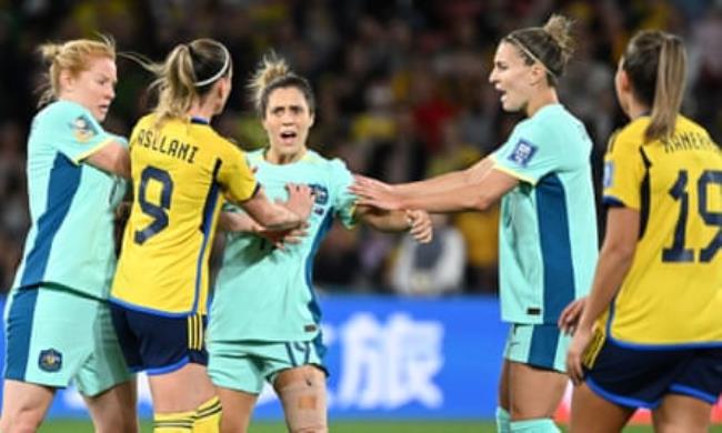 Katrina Gorry and Kosovare Asllani clash.