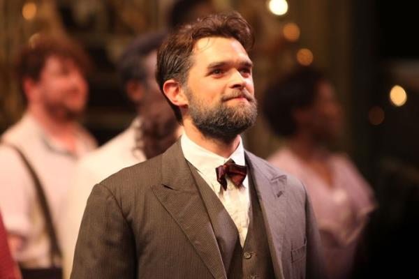 Chris Peluso, who featured in stage productions on Broadway and in London's West End, has died aged 40.