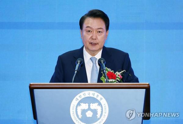 President Yoon Suk Yeol speaks during a ceremony marking Parents' Day at a stadium in central Seoul on May 3, 2024. (Pool photo) (Yonhap)