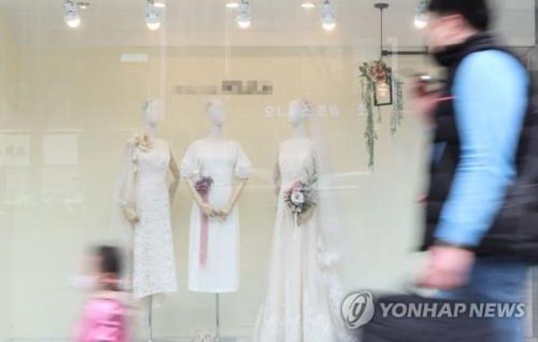 Number of marriages in S. Korea down 40 pct over past 10 yrs, driving down fertility rate - 1