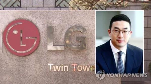 This image shows LG Group Chairman Koo Kwang-mo against the backdrop of the headquarters of LG Group. (PHOTO NOT FOR SALE) (Yonhap)