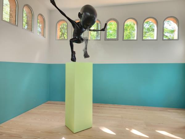 A scent is being emitted through the nostrils of the sculpture displayed in the Korean Pavilion of the Venice Biennale on April 17, 2024. (Yonhap) 